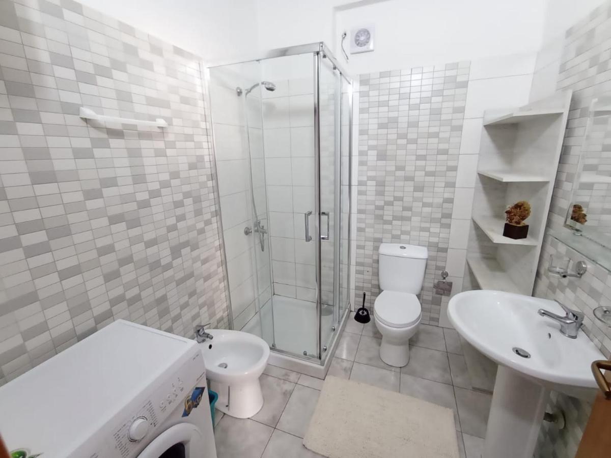 Trea Accomodations - Port Side Vlore Bagian luar foto
