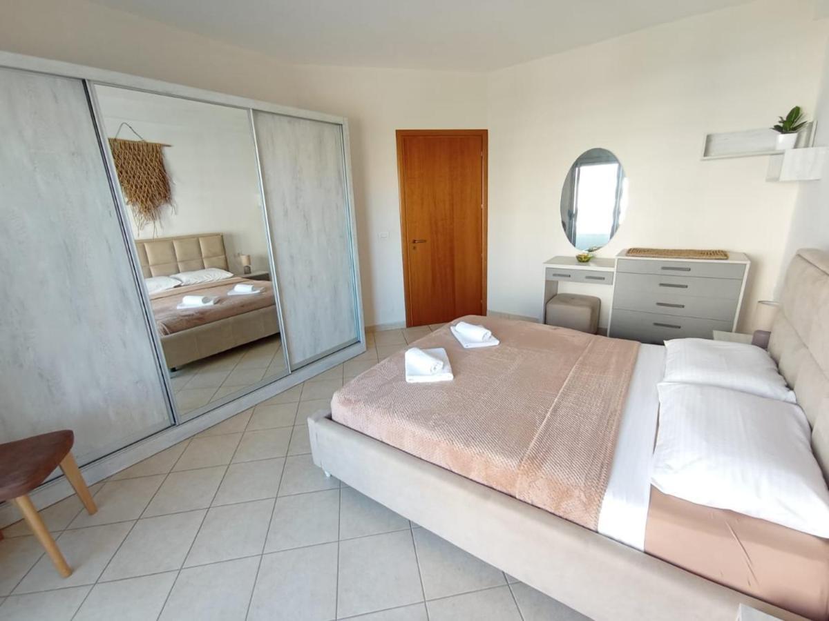 Trea Accomodations - Port Side Vlore Bagian luar foto
