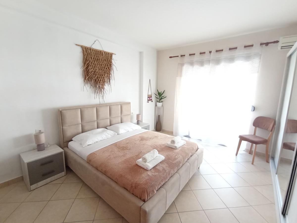 Trea Accomodations - Port Side Vlore Bagian luar foto