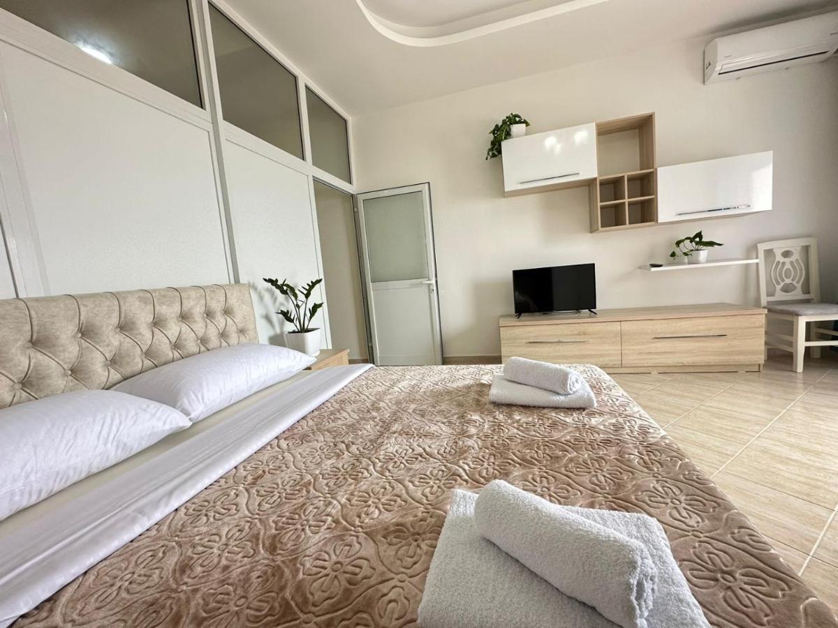 Trea Accomodations - Port Side Vlore Bagian luar foto