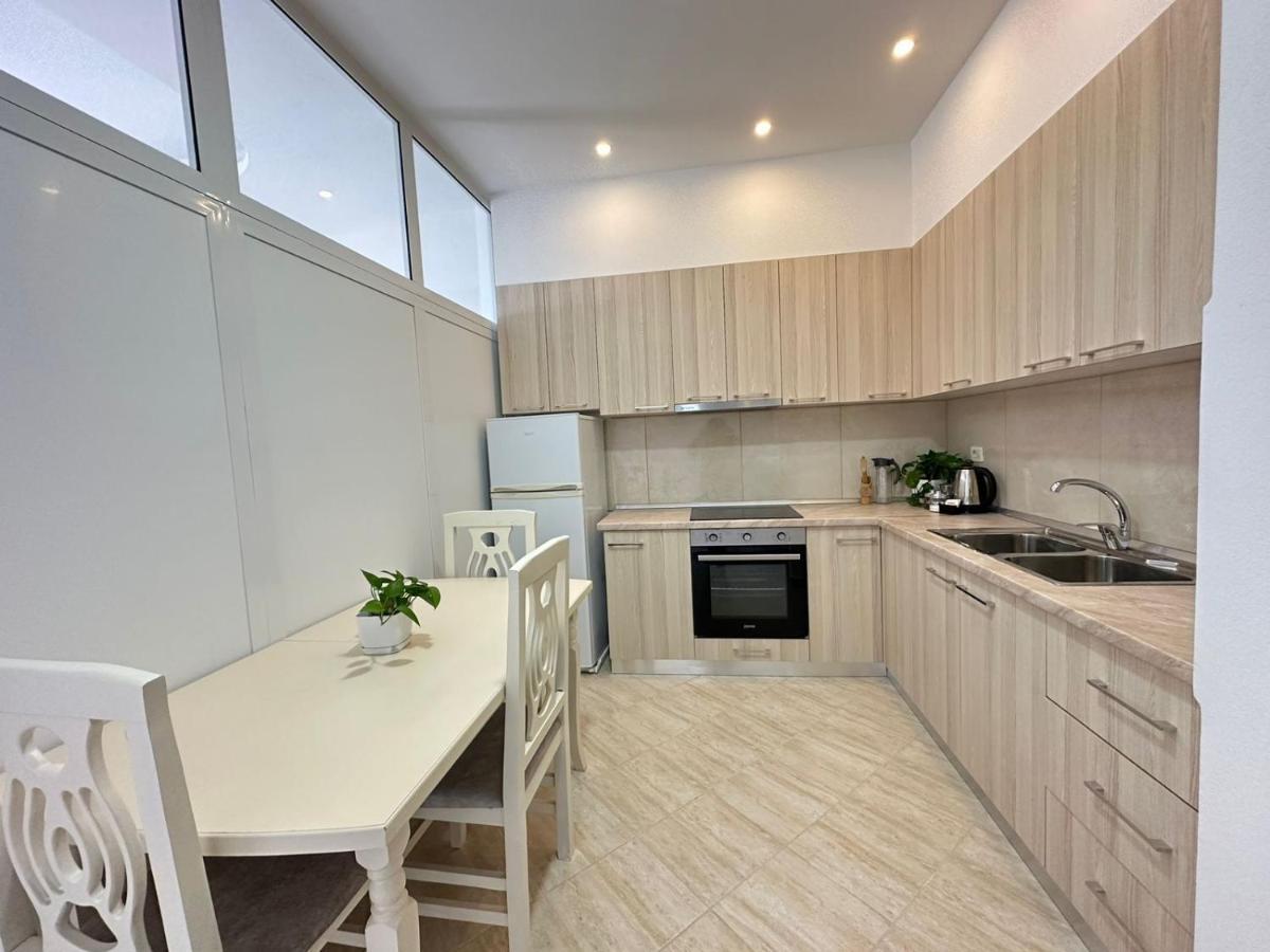 Trea Accomodations - Port Side Vlore Bagian luar foto