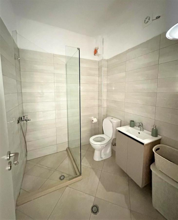 Trea Accomodations - Port Side Vlore Bagian luar foto